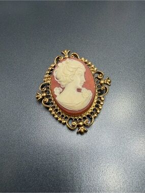 Vintage Avon Locket Cameo Brooch #12cam